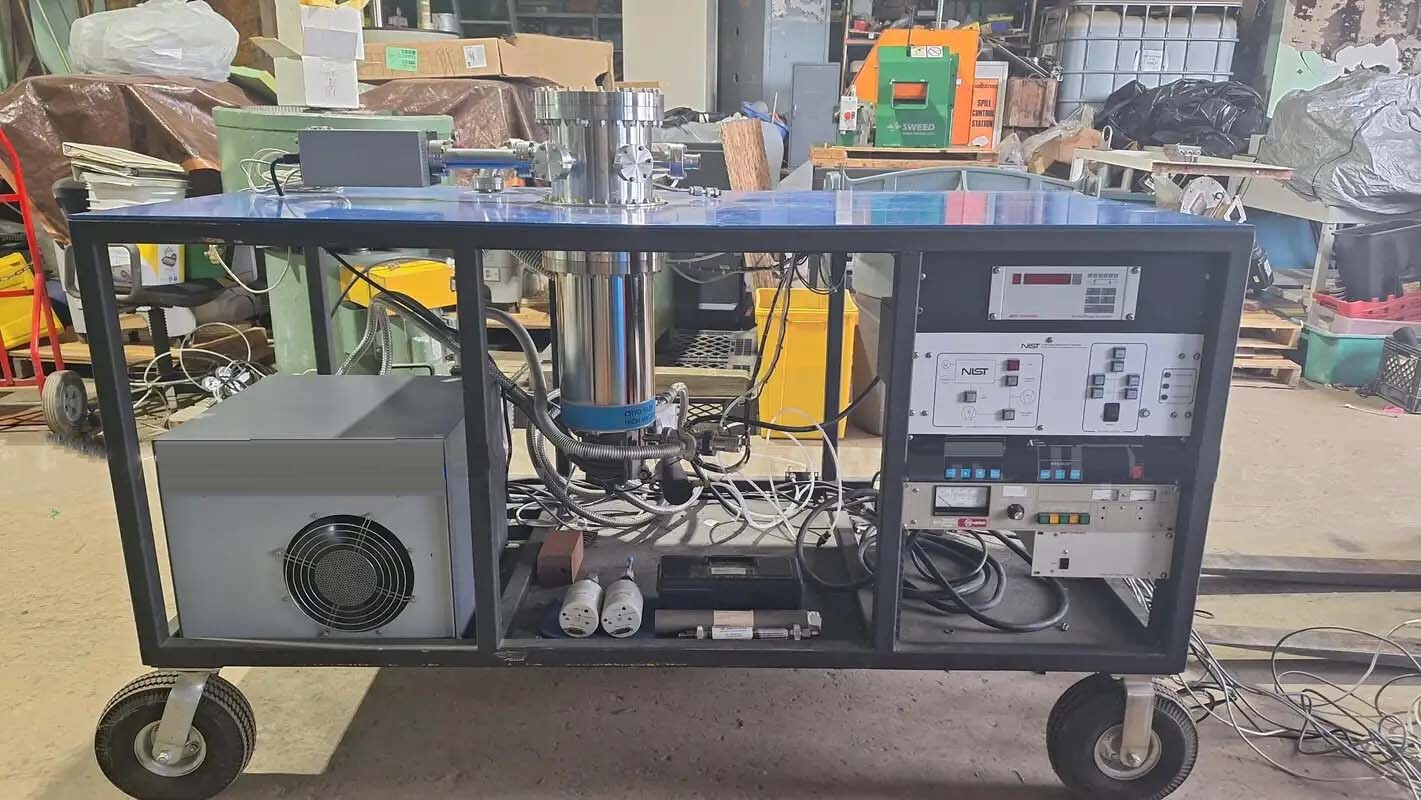 Photo Used STANFORD RESEARCH SYSTEMS / SRS RGA 100 For Sale