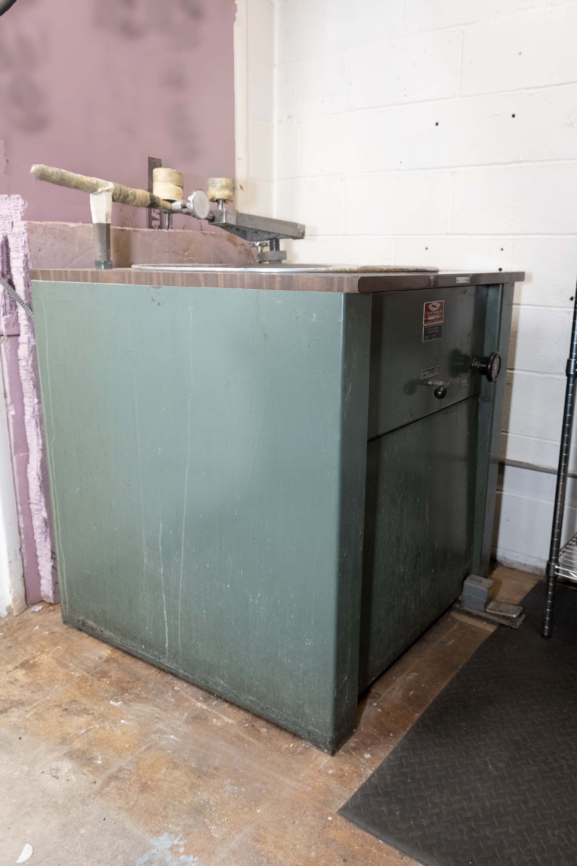 Photo Used STRASBAUGH 6T For Sale