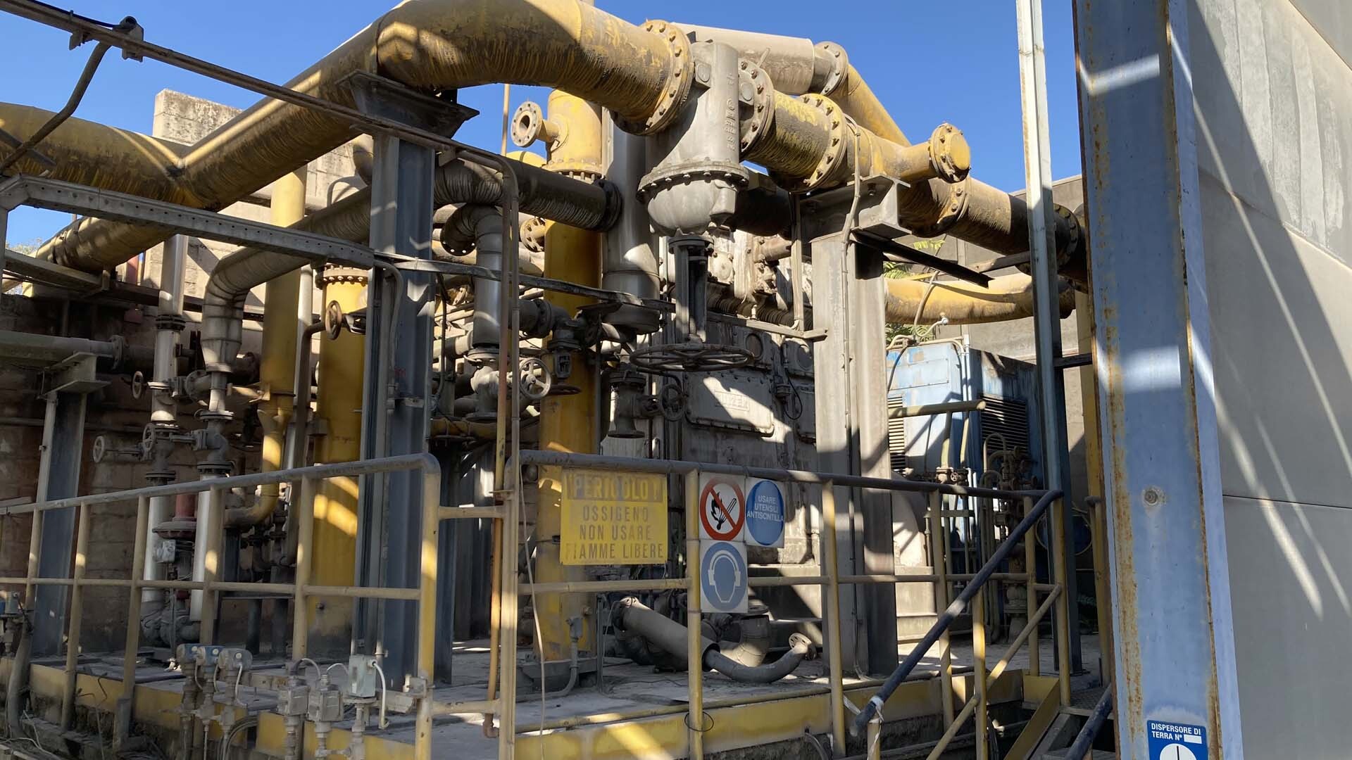 Photo Used SULZER 4D 250 For Sale