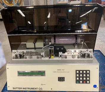 SUTTER INSTRUMENT P-87 実験装置及び付属品 はセール価格 #9316646 で使用されています > CAE から購入