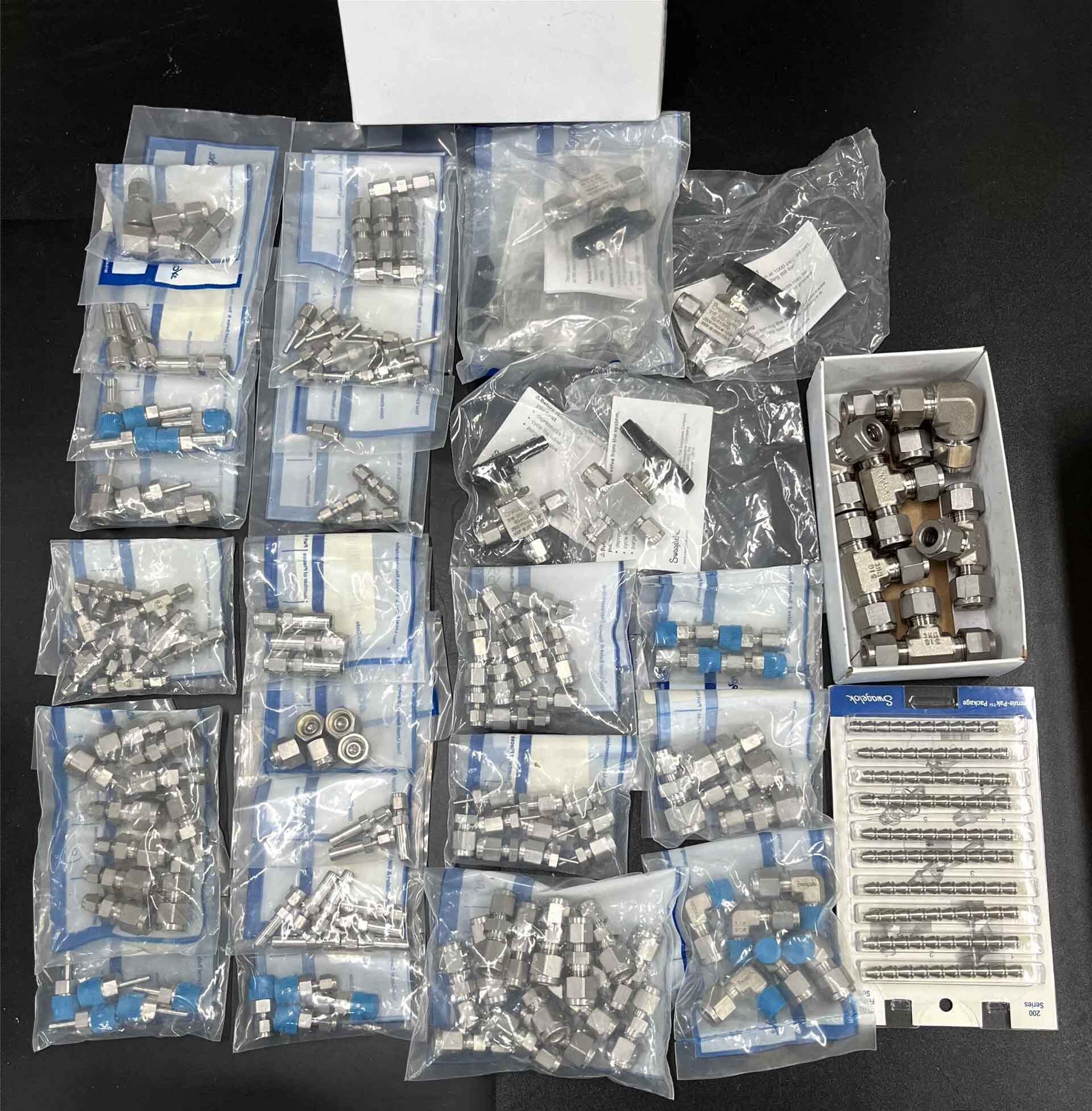 圖為 已使用的 SWAGELOK Lot of valves and fittings for SUS316 待售