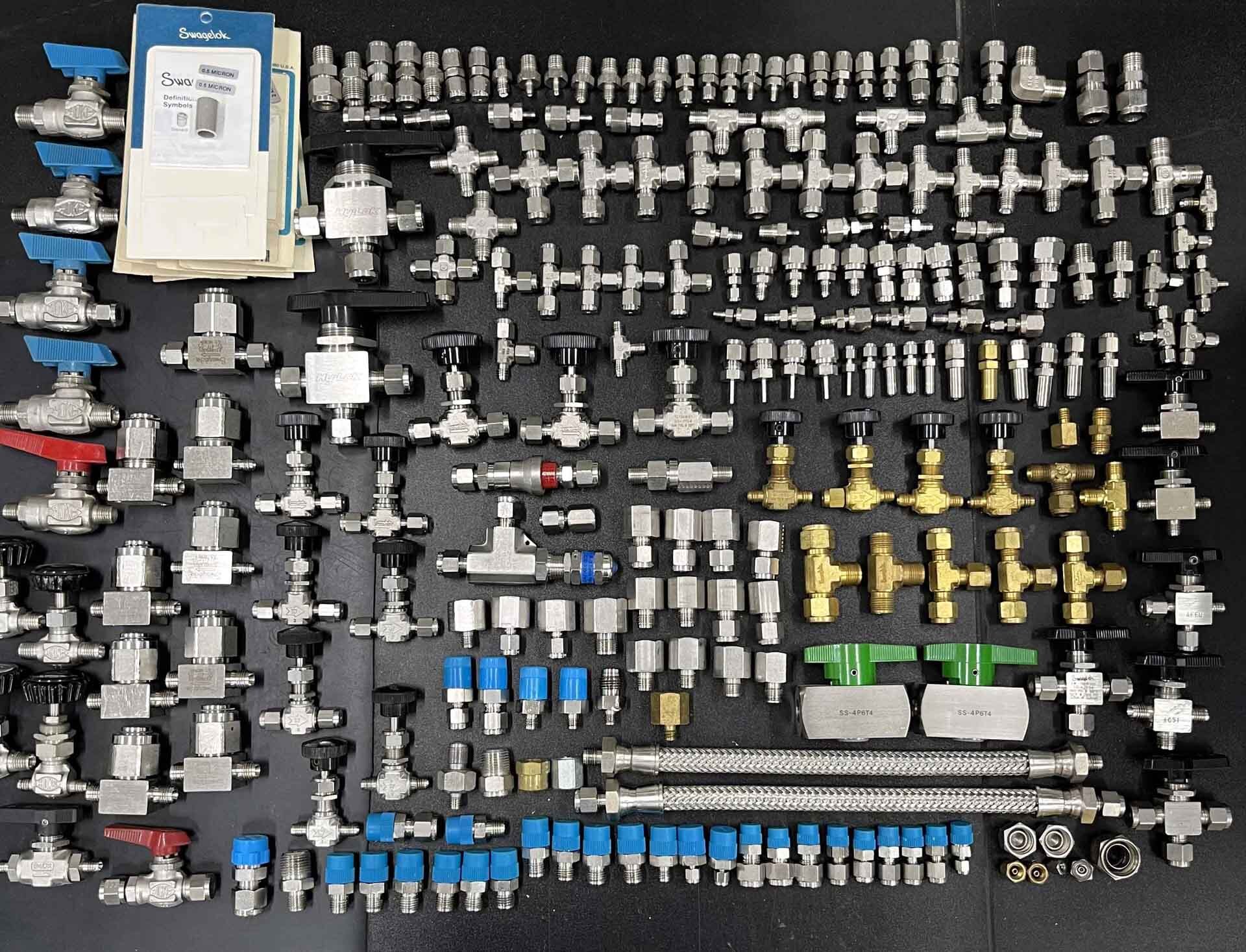 圖為 已使用的 SWAGELOK Lot of valves and fittings for SUS316 待售