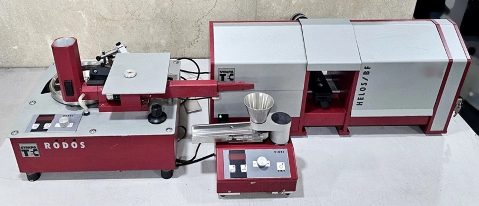 사진 사용됨 SYMPATEC RODOS / HELOS / BFS-OM / VIBRI / Particle Size Analyzer 판매용