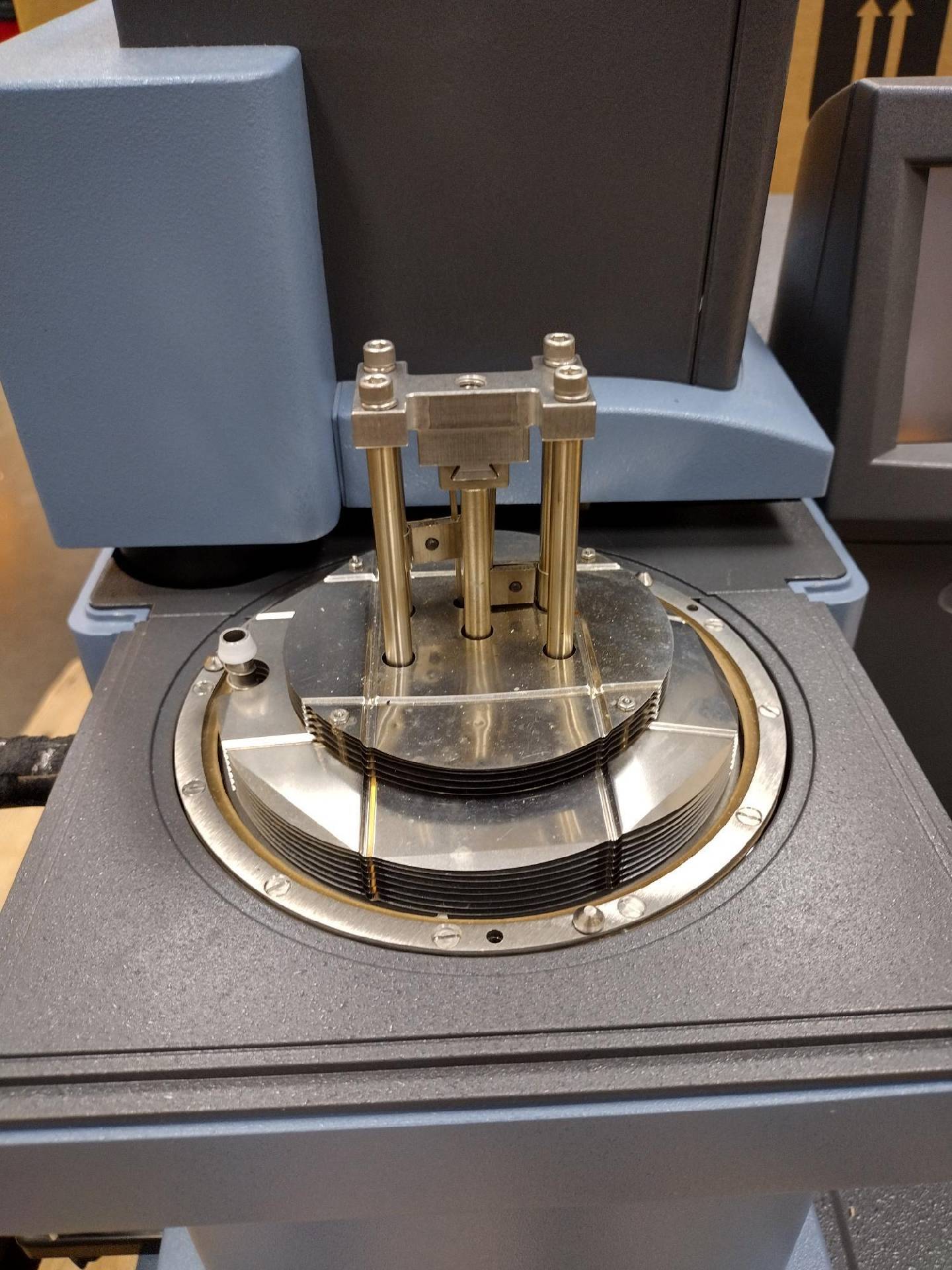 Foto Verwendet TA INSTRUMENTS DMA Q800 Zum Verkauf