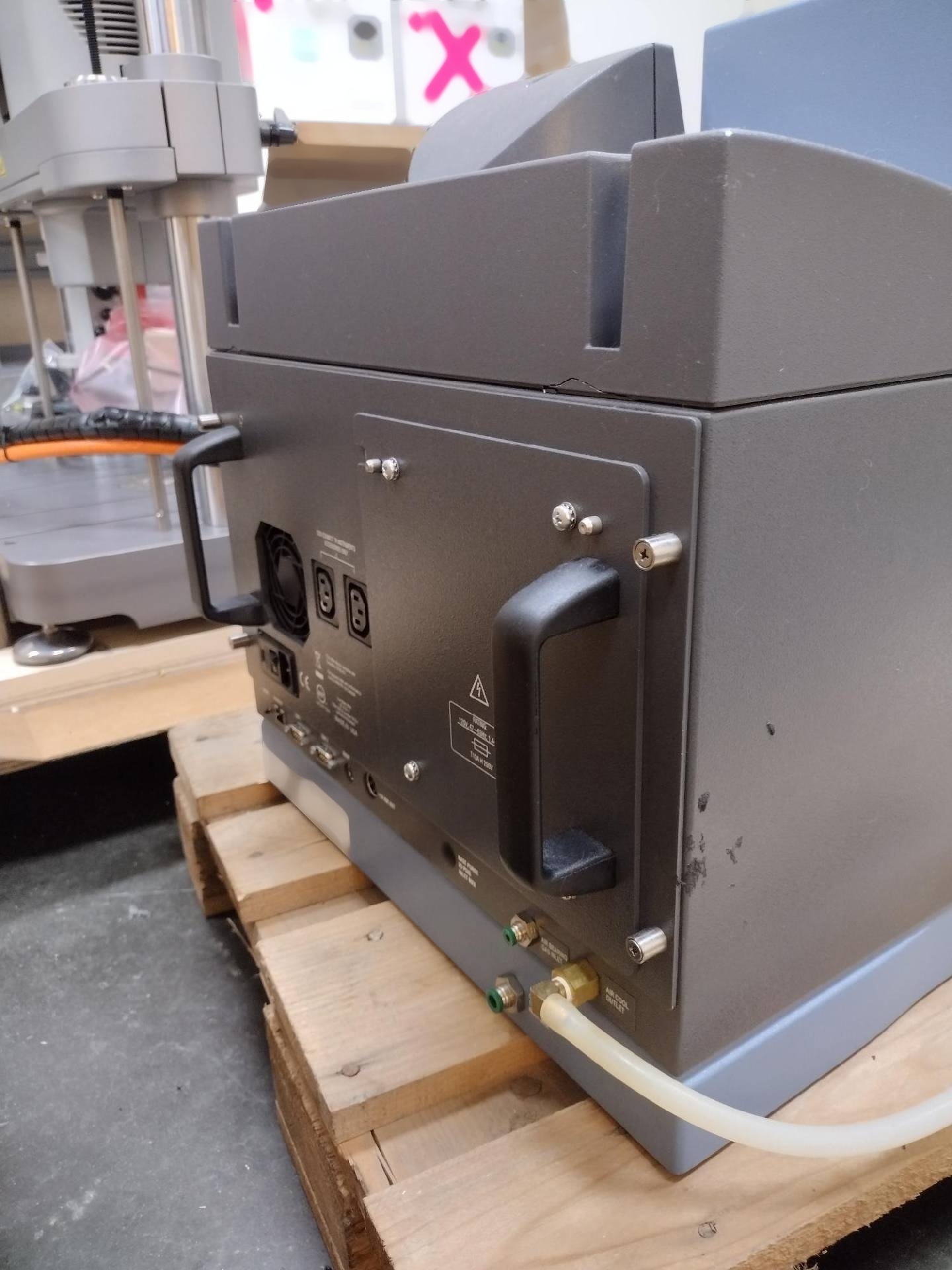 Foto Verwendet TA INSTRUMENTS DMA Q800 Zum Verkauf