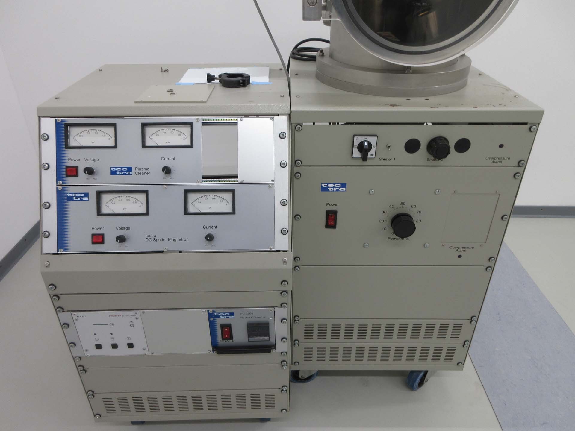 Photo Used TECTRA Sputtering system For Sale