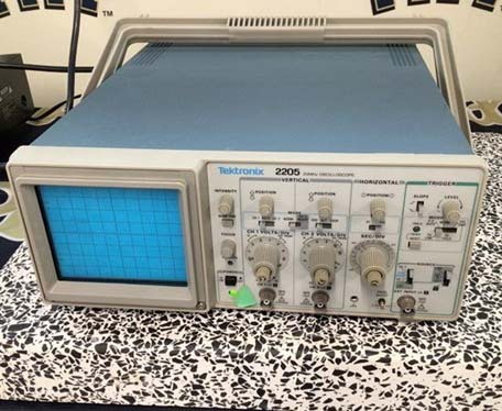 사진 사용됨 TEKTRONIX 2205 판매용