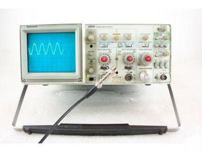 사진 사용됨 TEKTRONIX 2215A 판매용