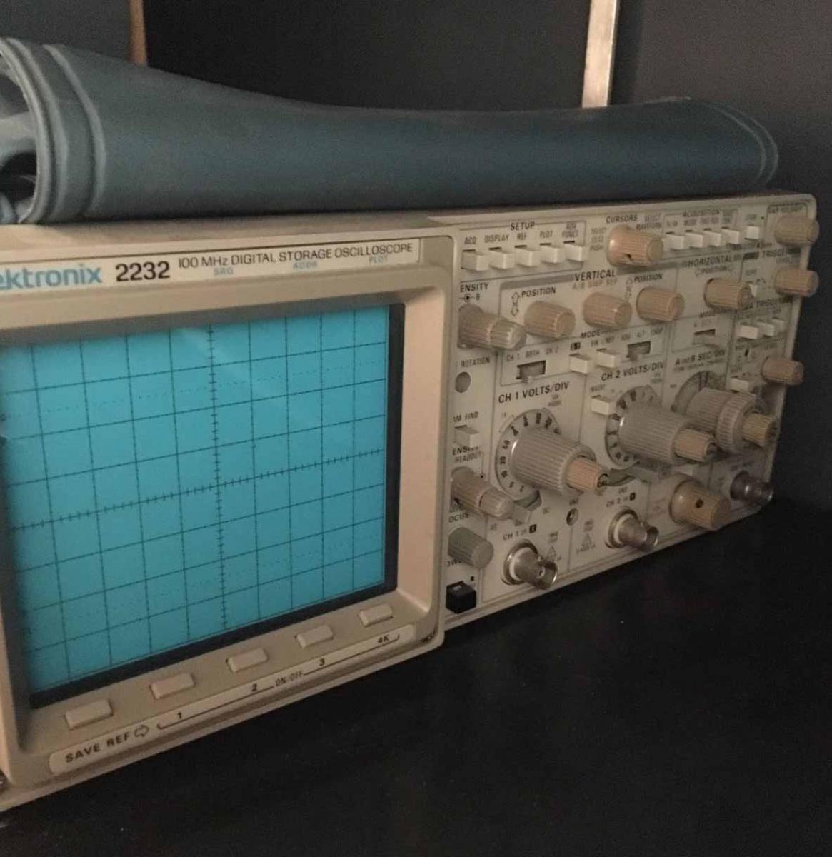 사진 사용됨 TEKTRONIX 2232 판매용