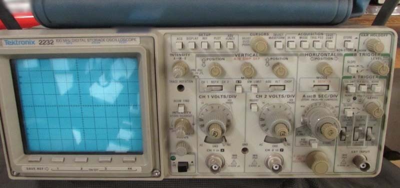 사진 사용됨 TEKTRONIX 2232 판매용