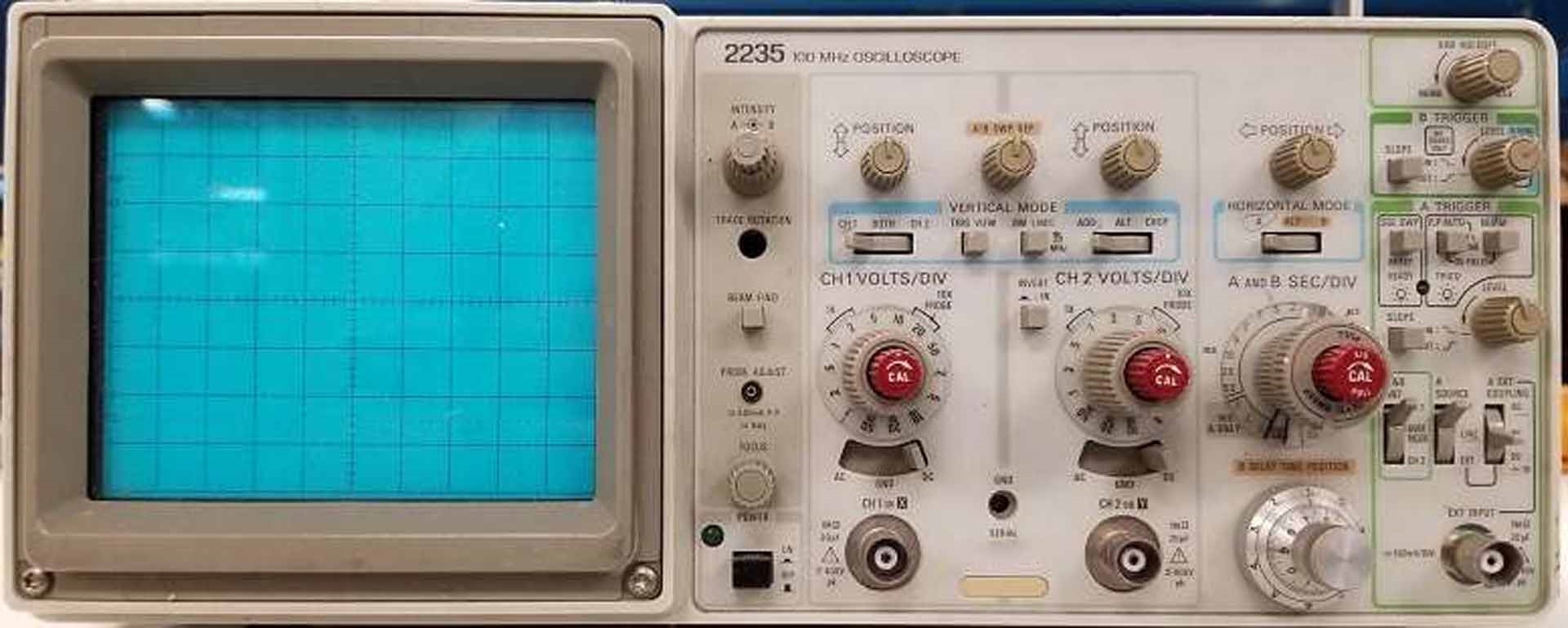 사진 사용됨 TEKTRONIX 2235 판매용