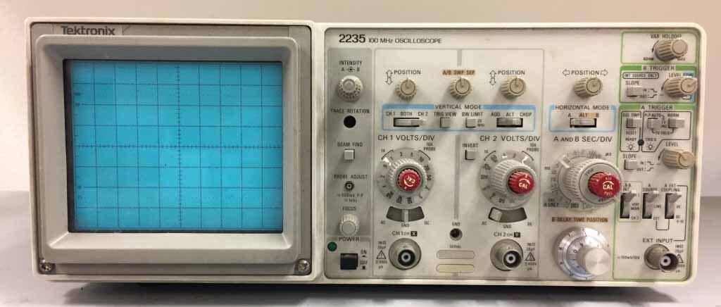 사진 사용됨 TEKTRONIX 2235 판매용