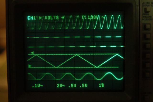 사진 사용됨 TEKTRONIX 2246 판매용