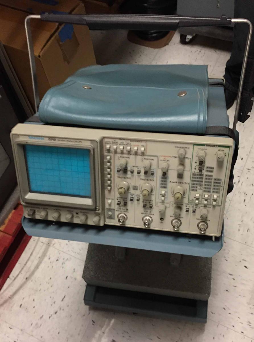 사진 사용됨 TEKTRONIX 2246 판매용