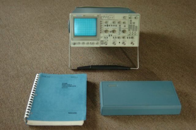 사진 사용됨 TEKTRONIX 2246 판매용