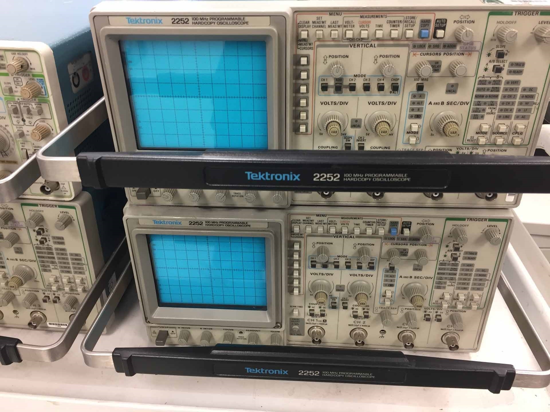 사진 사용됨 TEKTRONIX 2252 판매용