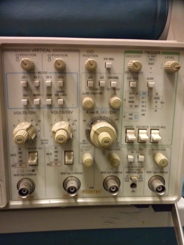 사진 사용됨 TEKTRONIX 2465 판매용