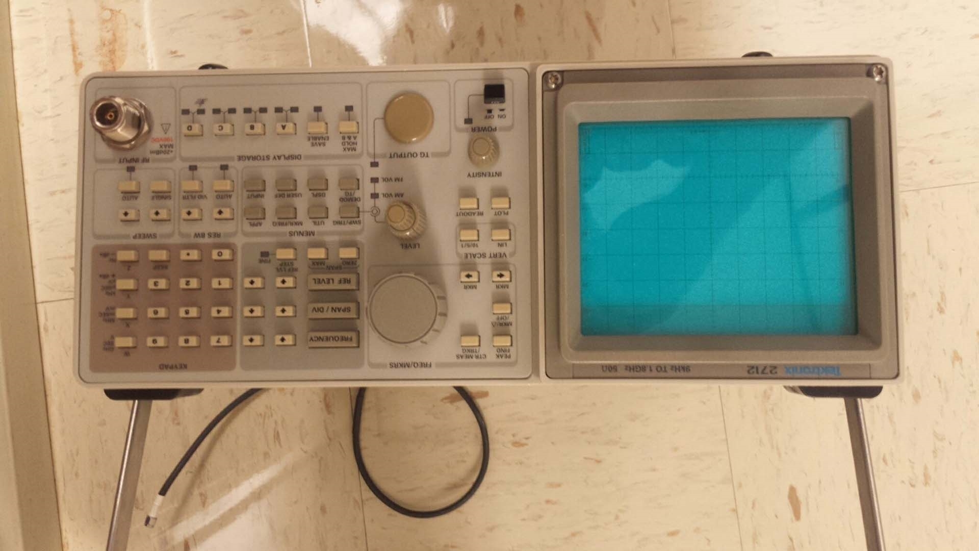 사진 사용됨 TEKTRONIX 2712 판매용