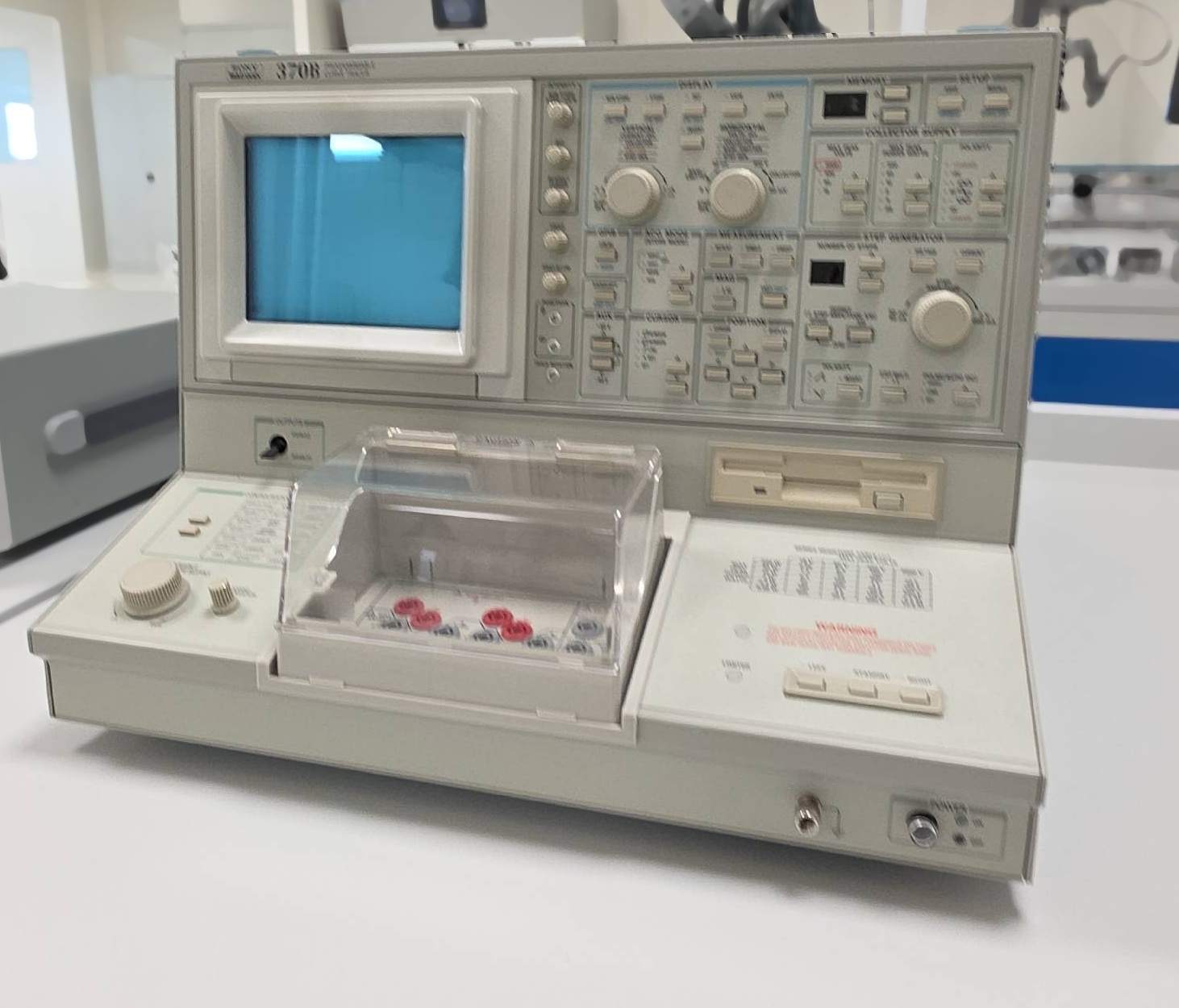 Foto Verwendet TEKTRONIX 370B Zum Verkauf
