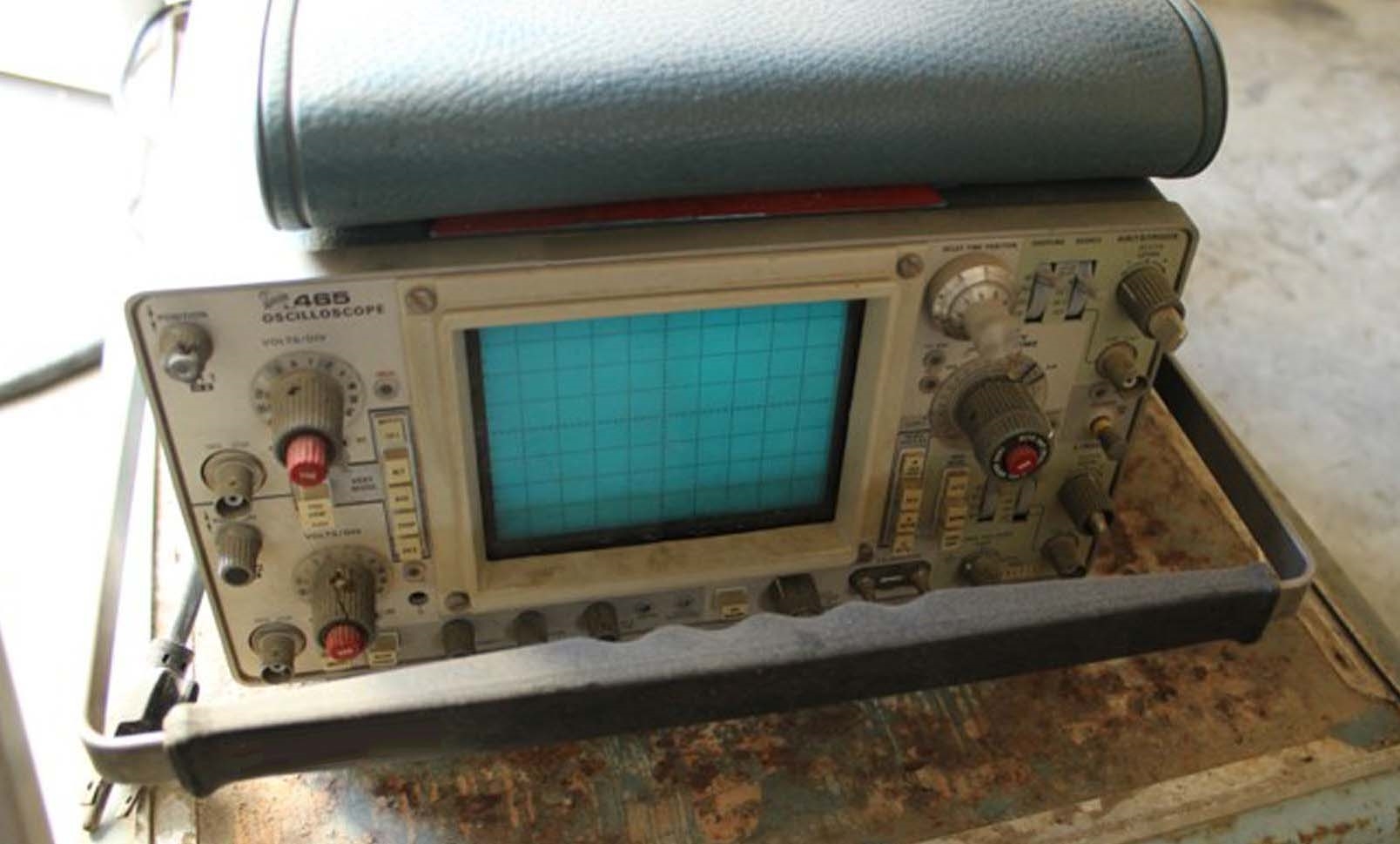 Photo Utilisé TEKTRONIX 465 À vendre