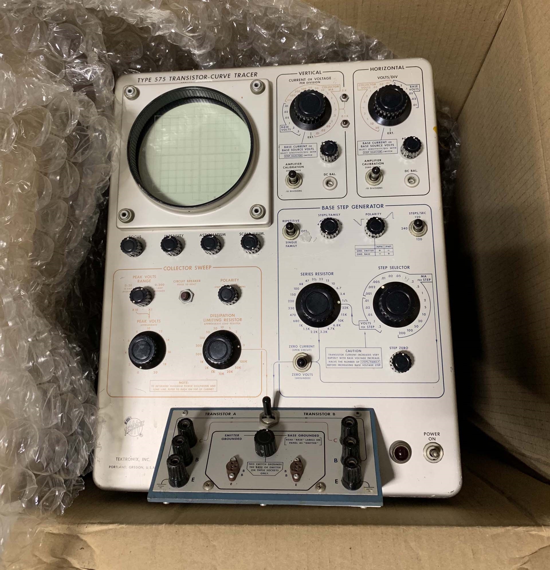 Photo Utilisé TEKTRONIX 575 À vendre