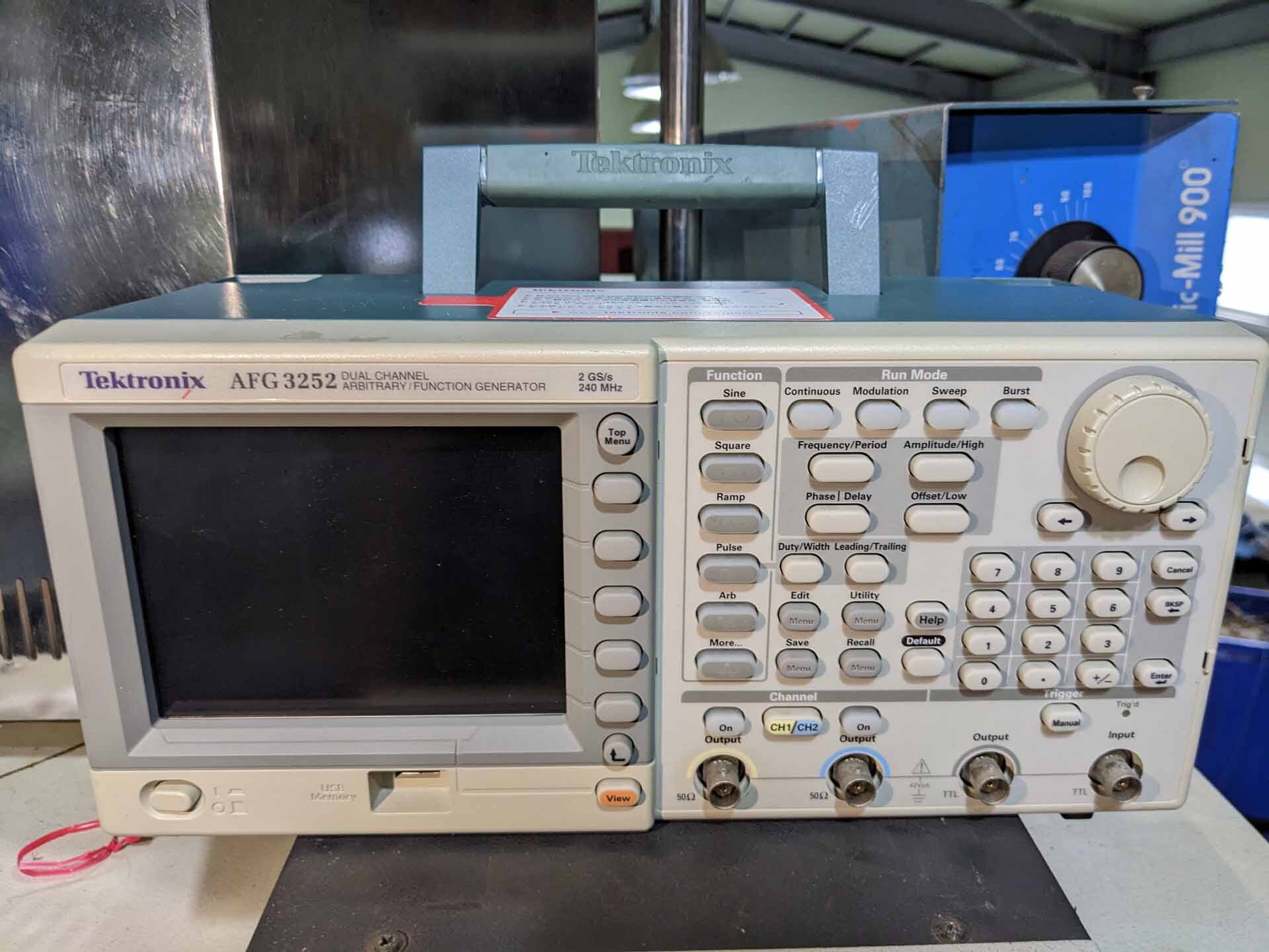 사진 사용됨 TEKTRONIX AFG 3252 판매용