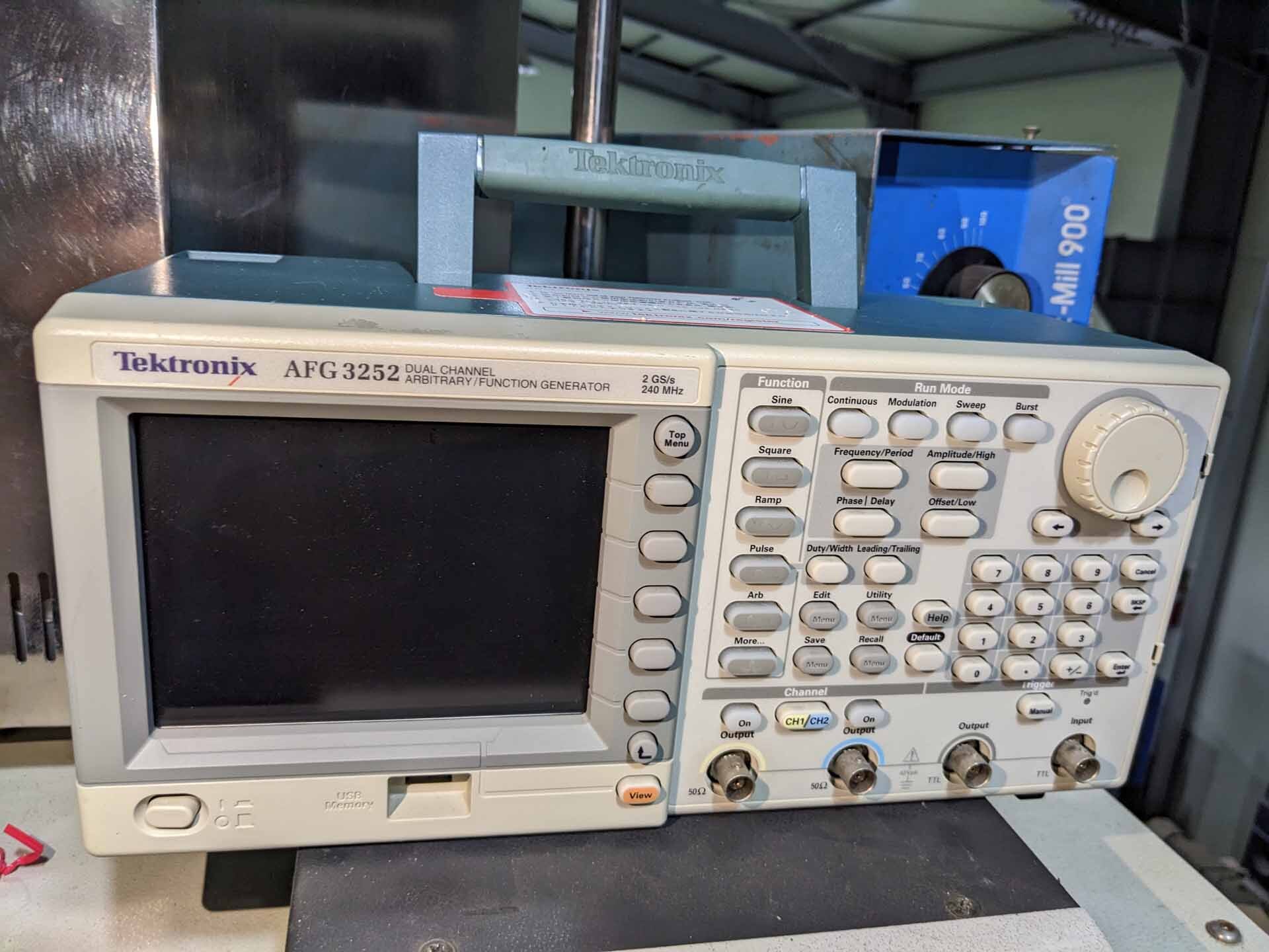 사진 사용됨 TEKTRONIX AFG 3252 판매용