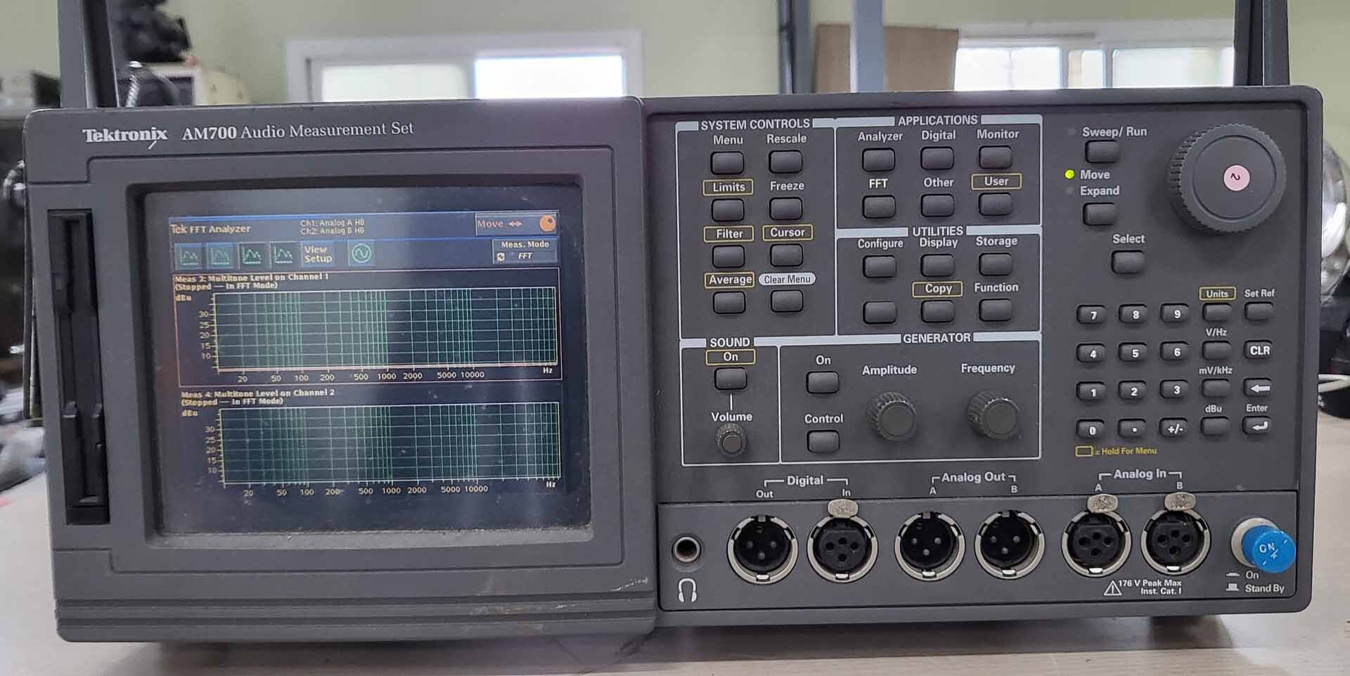 사진 사용됨 TEKTRONIX AM700 판매용