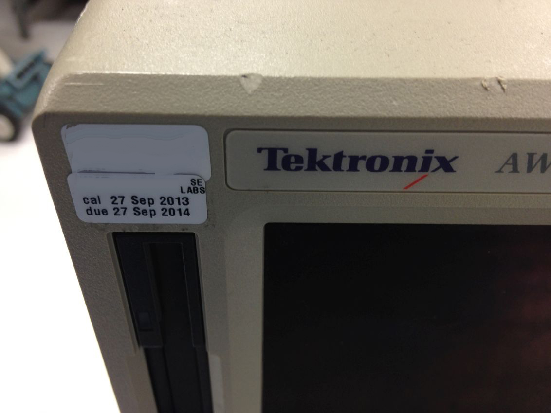 사진 사용됨 TEKTRONIX AWG 420 판매용