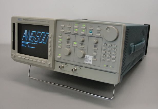 사진 사용됨 TEKTRONIX AWG 500 판매용