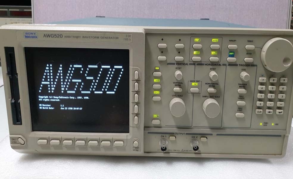 Foto Verwendet TEKTRONIX / SONY AWG 500 Zum Verkauf