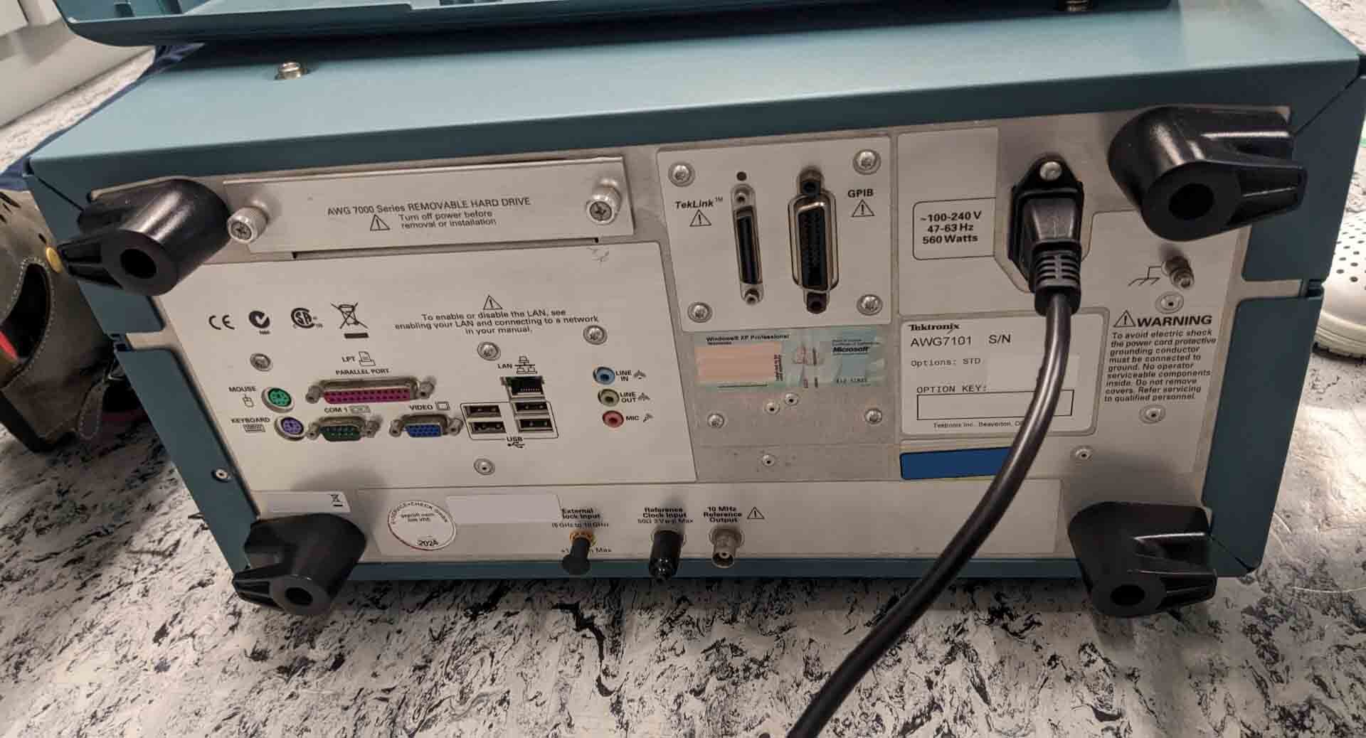 사진 사용됨 TEKTRONIX AWG 7101 판매용