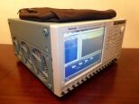 사진 사용됨 TEKTRONIX AWG 7122C 판매용