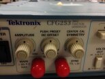 사진 사용됨 TEKTRONIX CFG 253 판매용