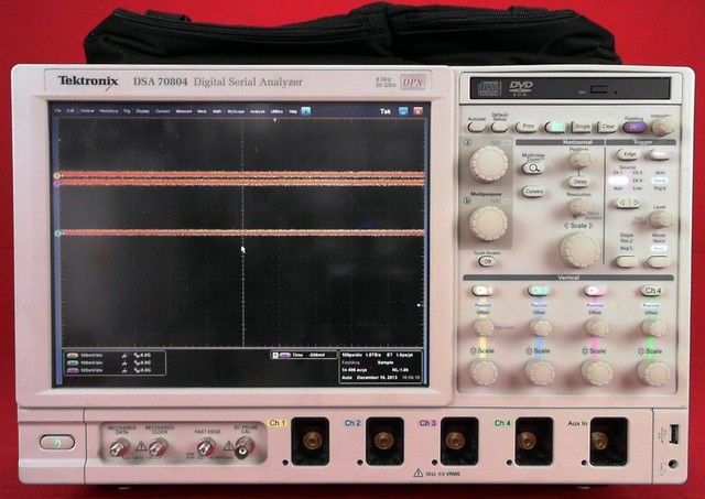 사진 사용됨 TEKTRONIX DSA 70804 판매용