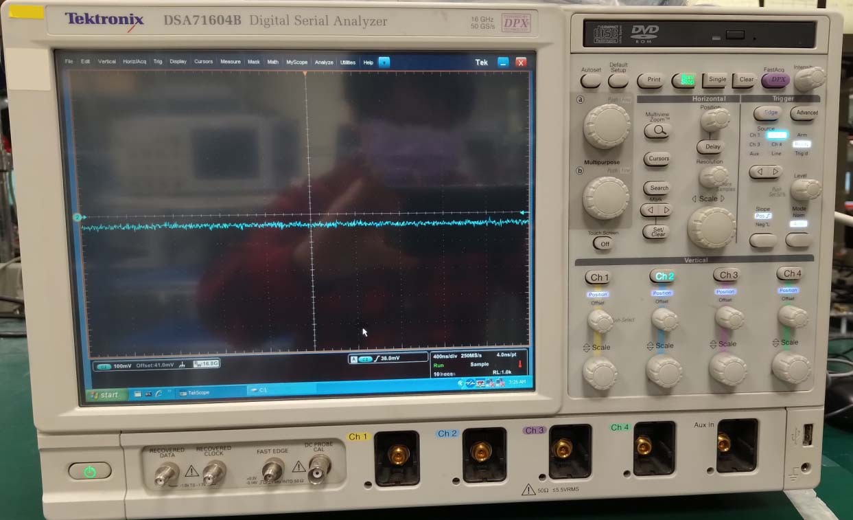 사진 사용됨 TEKTRONIX DSA 71604B 판매용