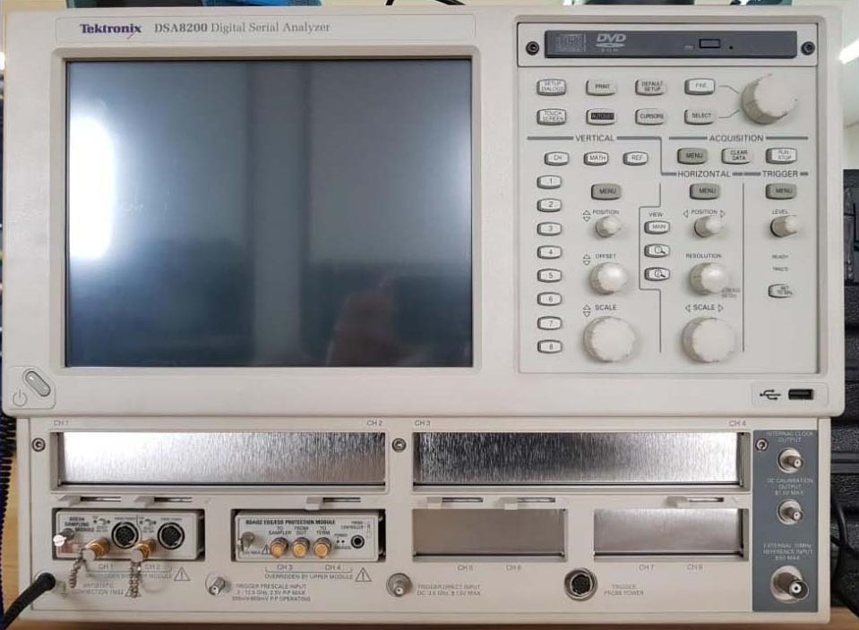 사진 사용됨 TEKTRONIX DSA 8200 판매용