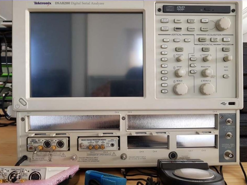 사진 사용됨 TEKTRONIX DSA 8200 판매용