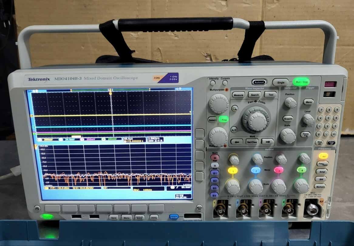 사진 사용됨 TEKTRONIX MDO4104B-6 판매용