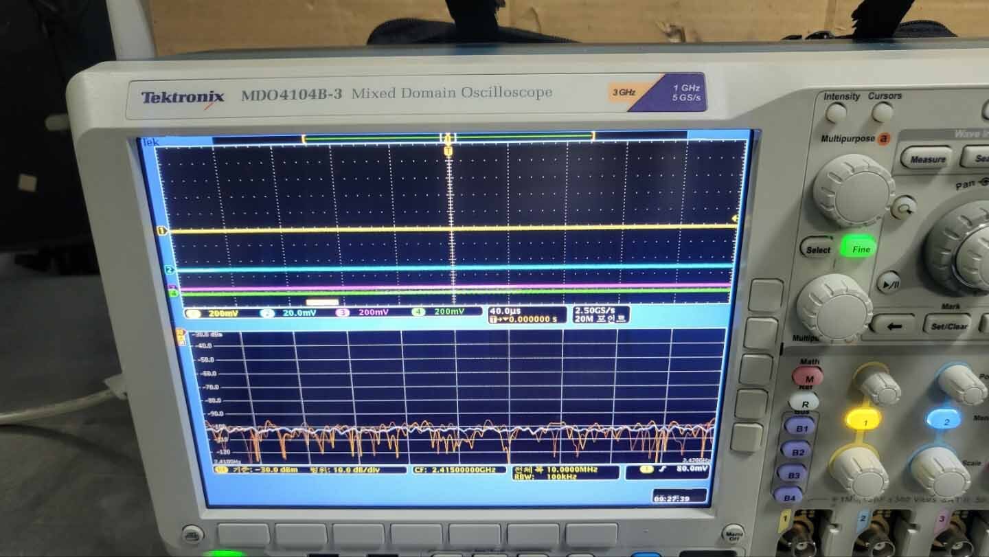 사진 사용됨 TEKTRONIX MDO4104B-6 판매용