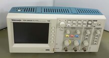 Foto Verwendet TEKTRONIX TDS 2002B Zum Verkauf