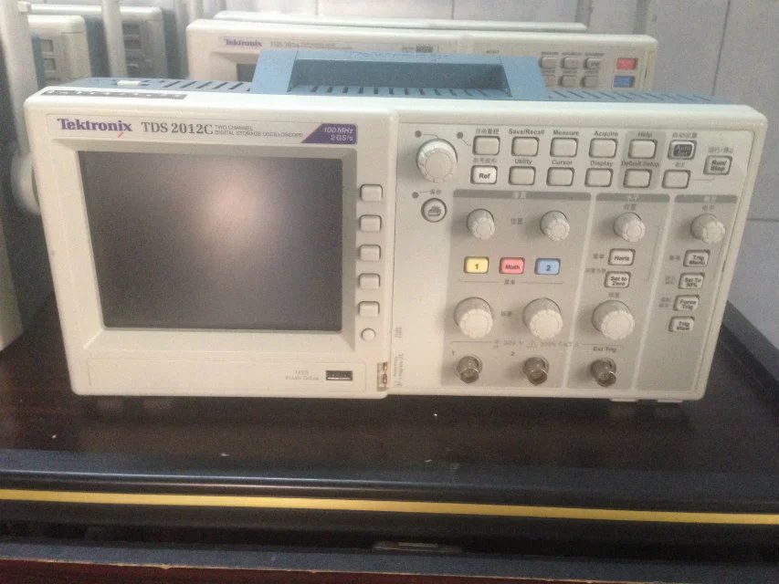 Foto Verwendet TEKTRONIX TDS 2012C Zum Verkauf