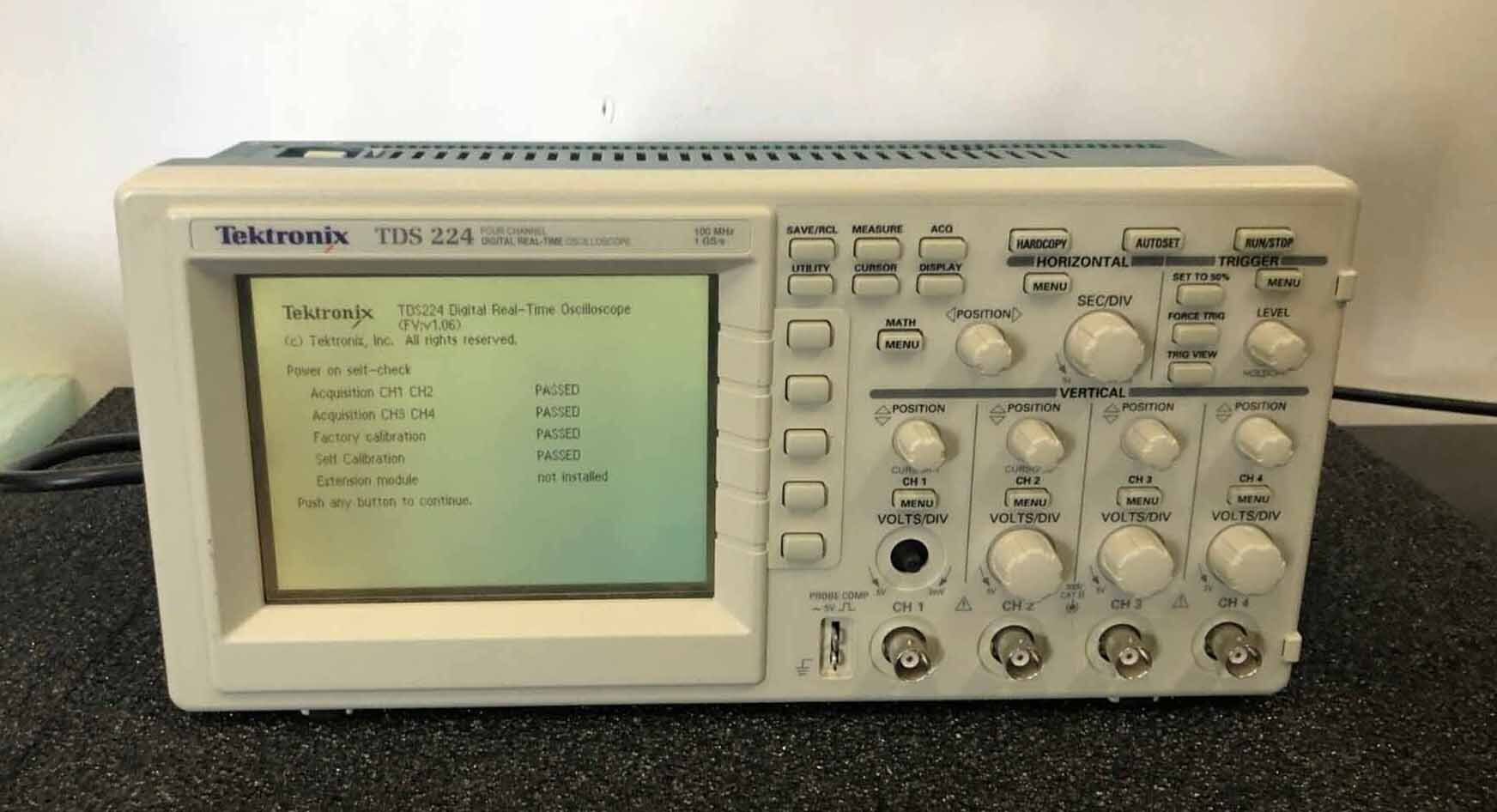 Photo Utilisé TEKTRONIX TDS 224 À vendre