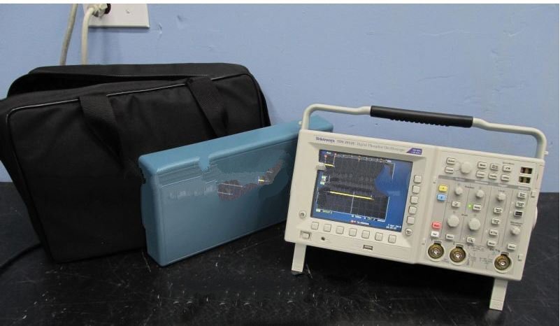 Photo Utilisé TEKTRONIX TDS 3012C À vendre