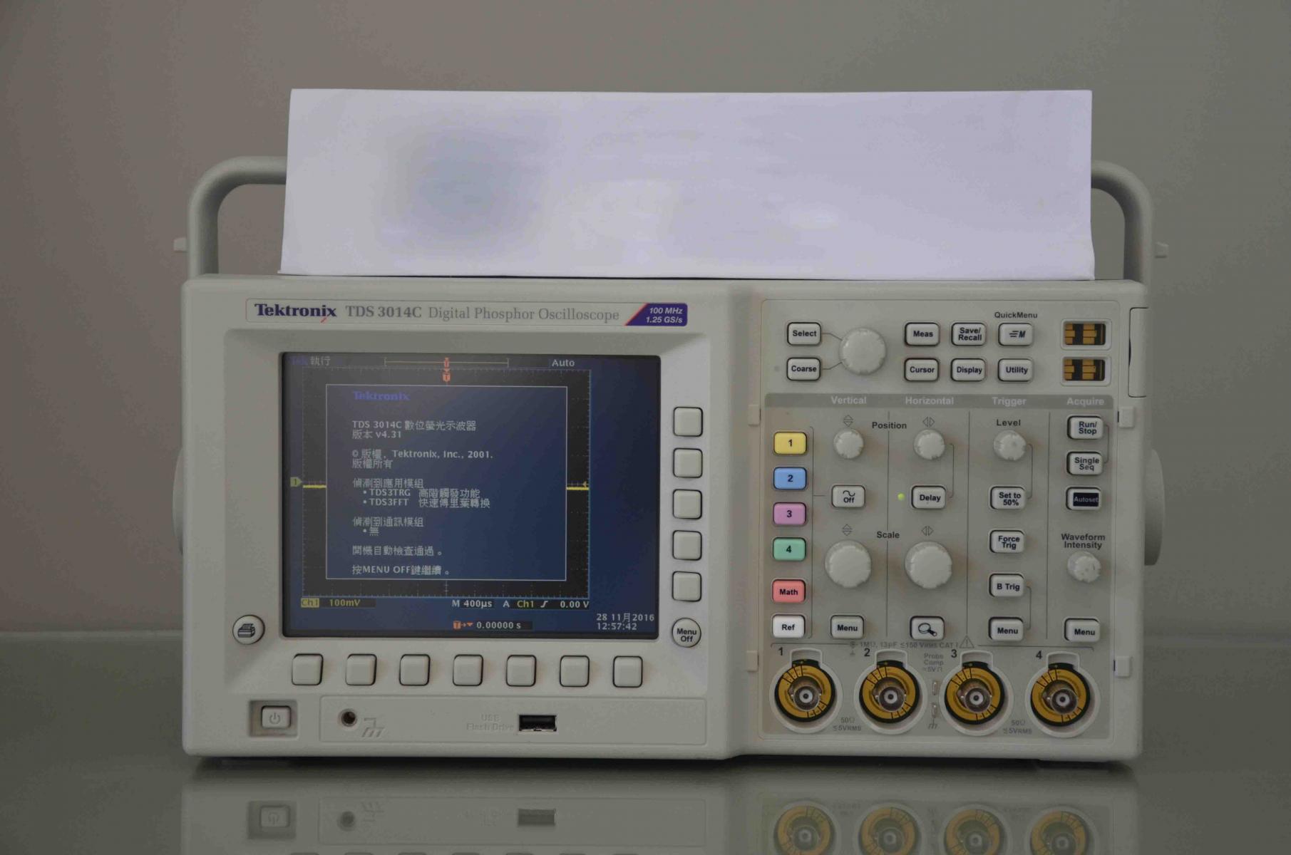 Foto Verwendet TEKTRONIX TDS 3014C Zum Verkauf