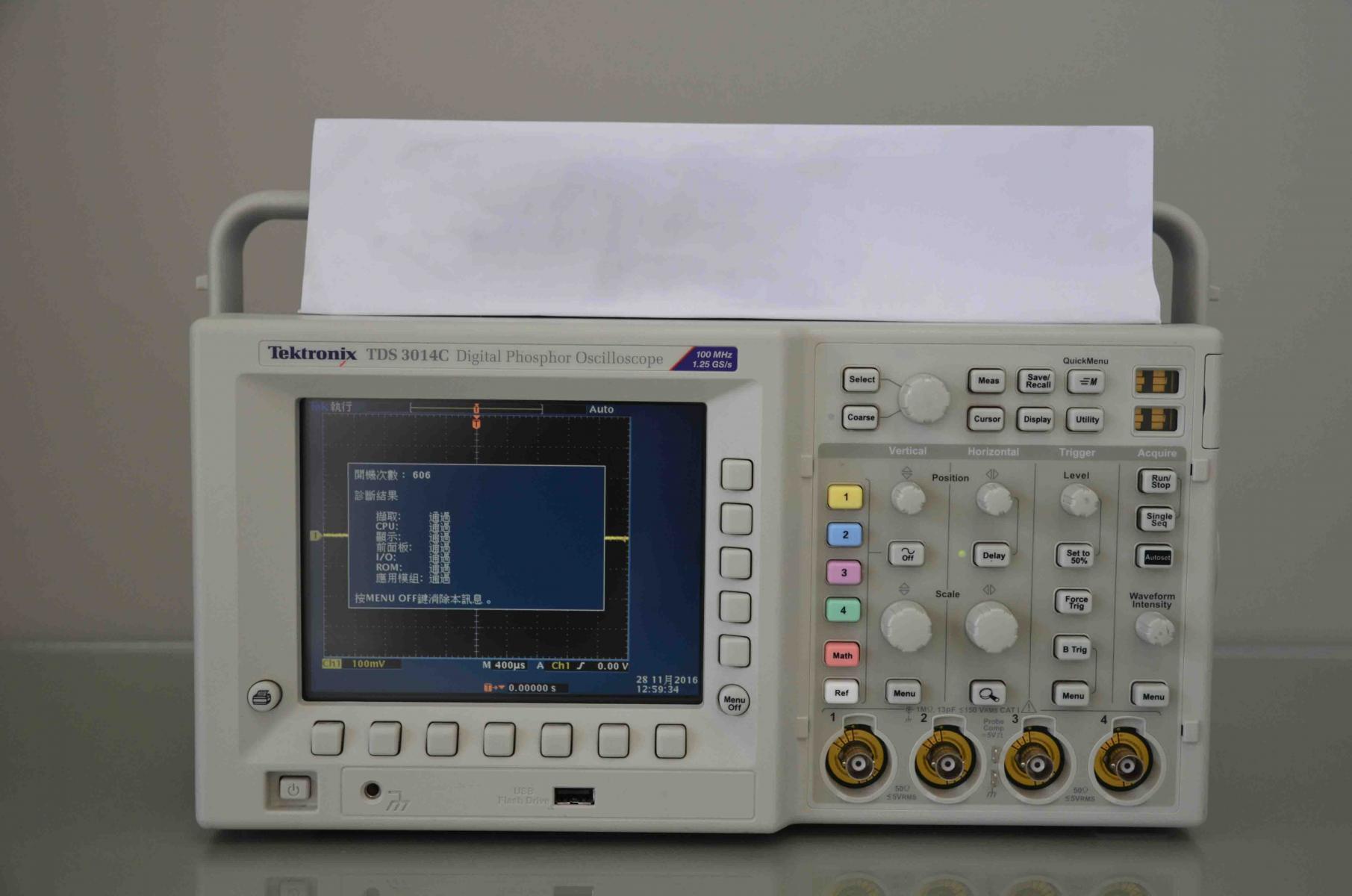 Foto Verwendet TEKTRONIX TDS 3014C Zum Verkauf