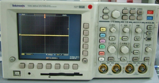 Photo Utilisé TEKTRONIX TDS 3054 (P6139A) À vendre