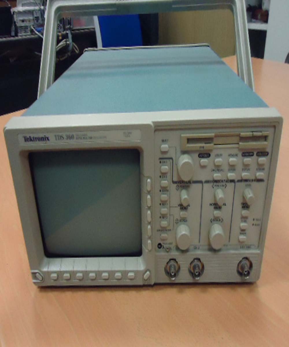 Foto Verwendet TEKTRONIX TDS 360 Zum Verkauf