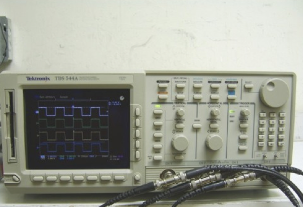 Foto Verwendet TEKTRONIX TDS 544A Zum Verkauf