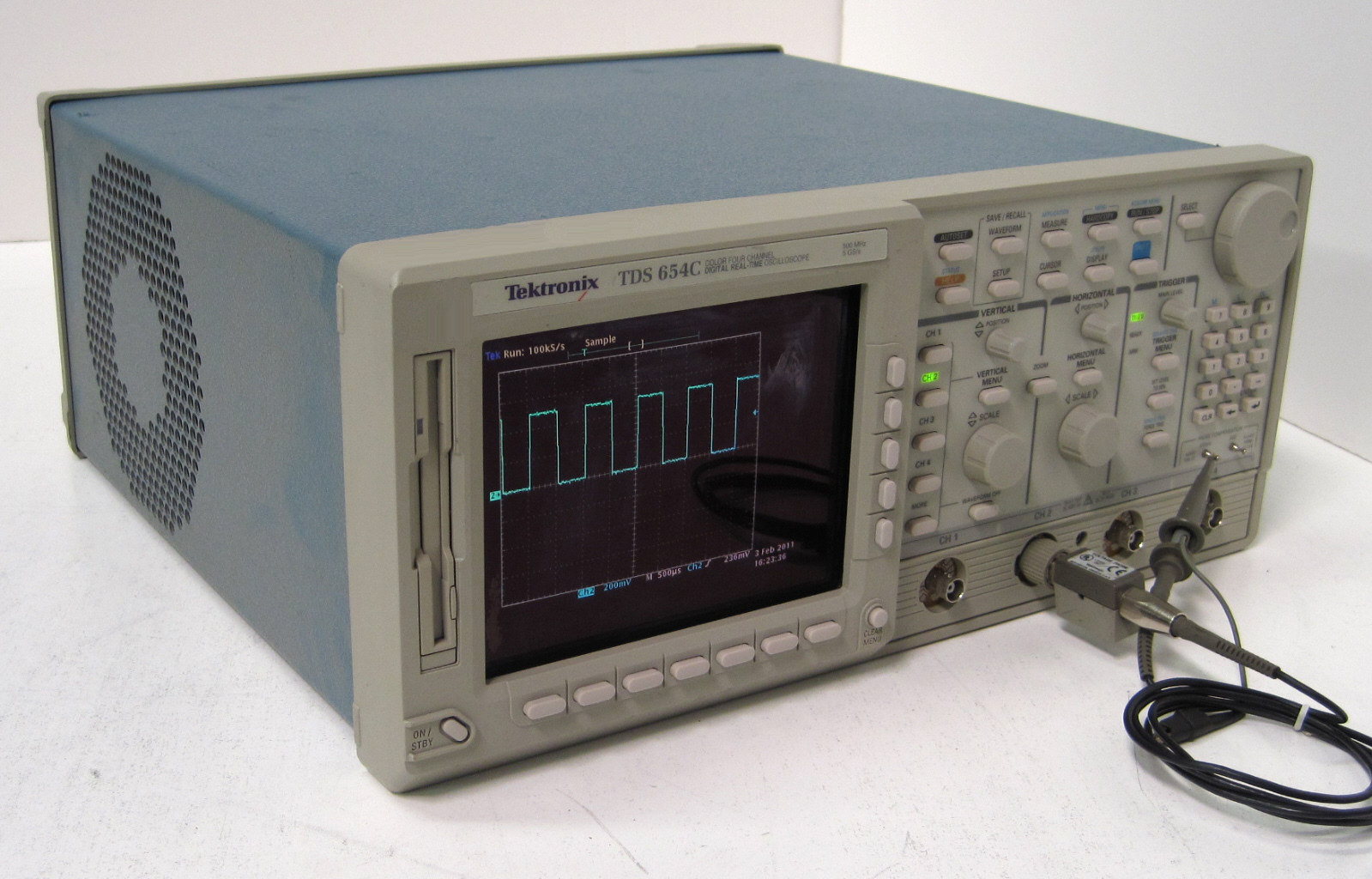 Foto Verwendet TEKTRONIX TDS 654C Zum Verkauf